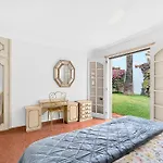 With Moorish Charm And Panoramic Ocean Views 别墅
