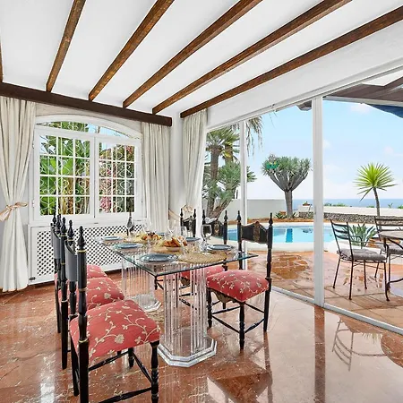 Willa With Moorish Charm And Panoramic Ocean Views *
